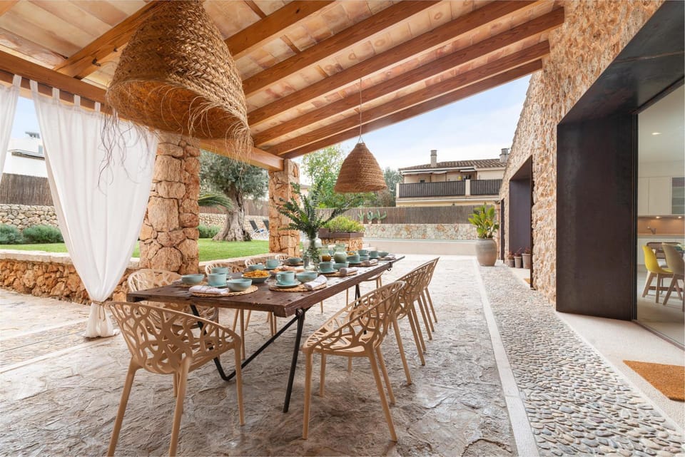 Property building, Off site, Balcony/Terrace, Dining area