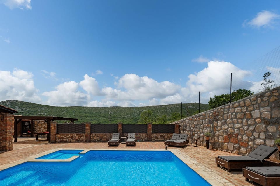 Swimming pool, Swimming pool
