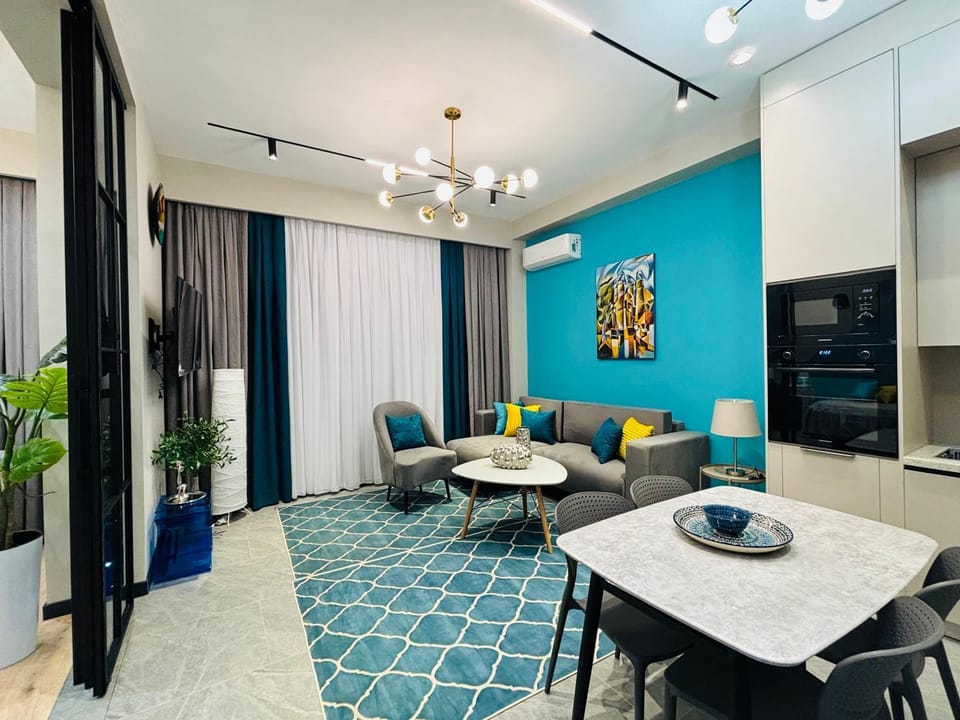 TV and multimedia, Kitchen or kitchenette, Living room, Seating area, Dining area