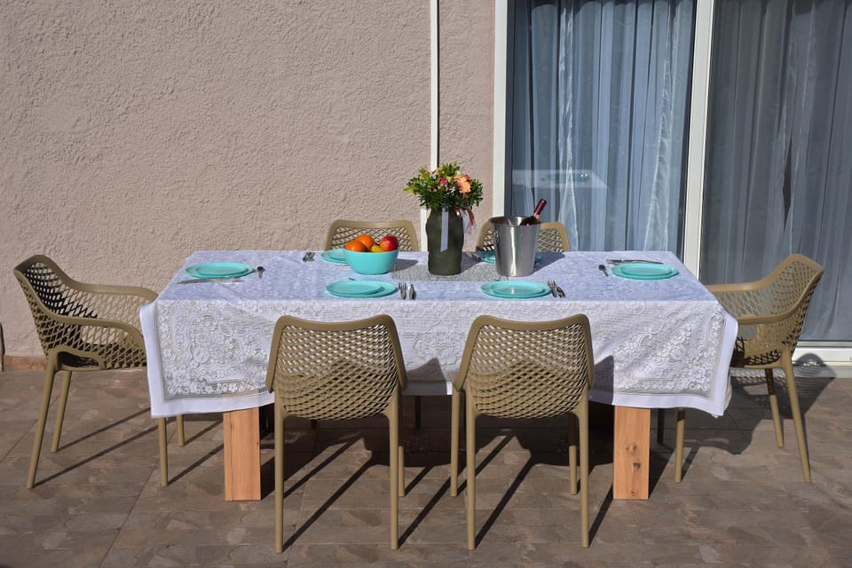 Garden, Dining area
