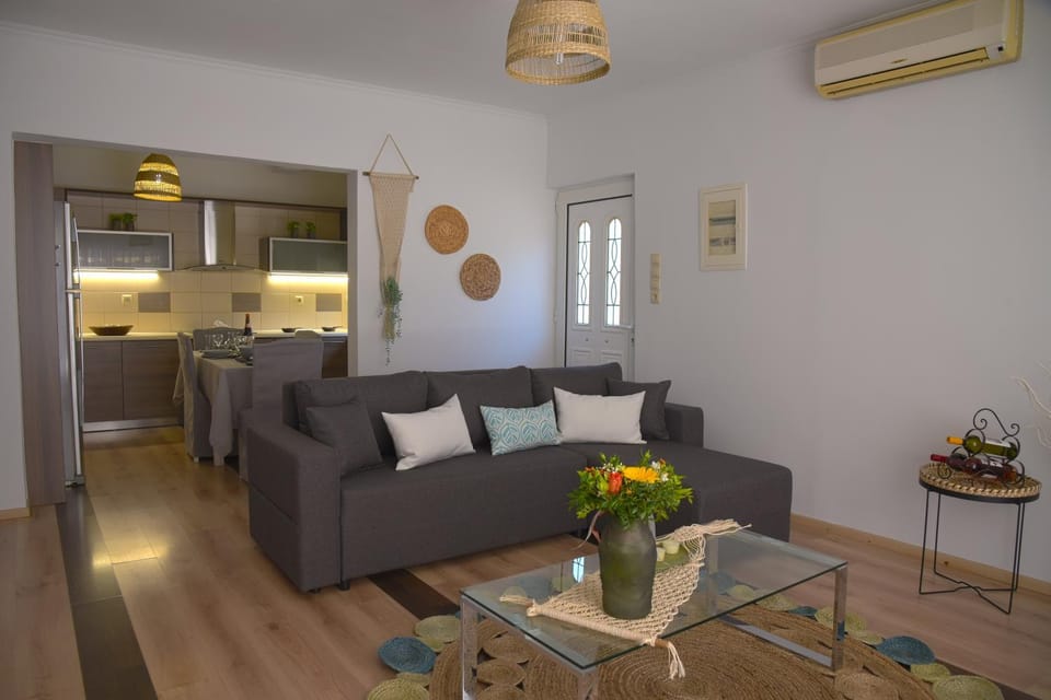 Bed, Seating area, air conditioner