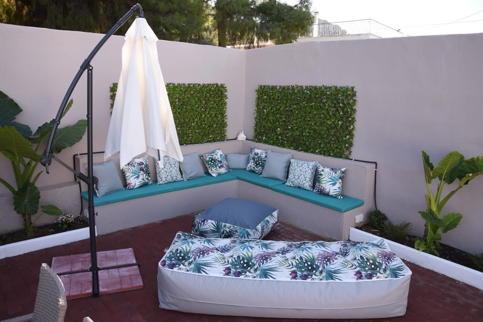Garden, Swimming pool, hair dresser
