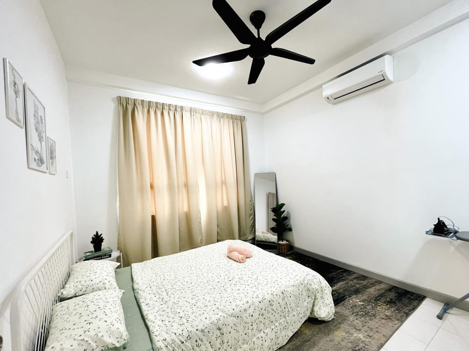 Bed, Photo of the whole room, Bedroom, fireplace, furniture, heating, air conditioner