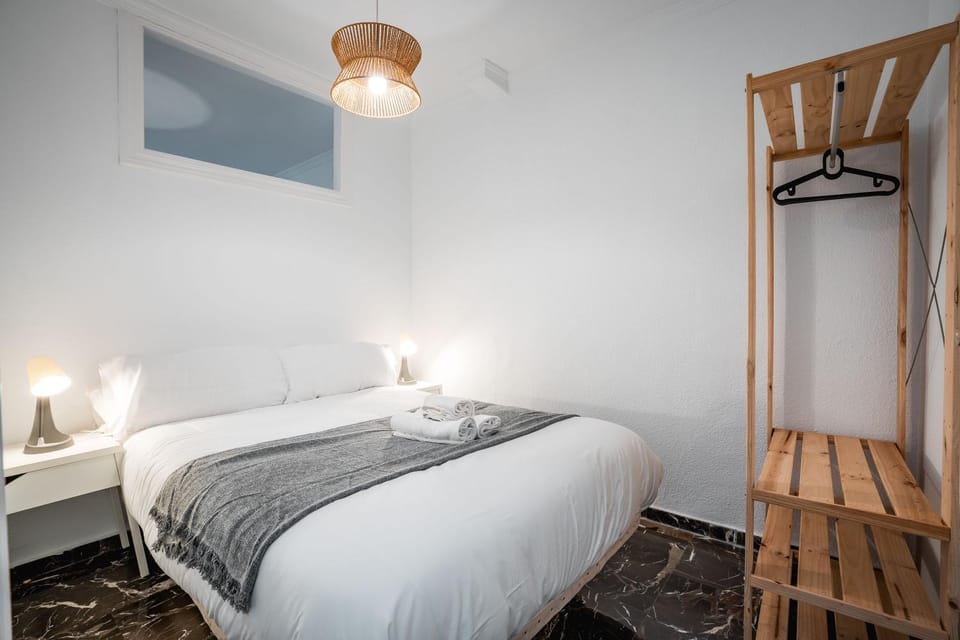 Photo of the whole room, Bedroom