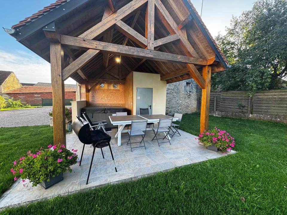 Patio, BBQ facilities, Balcony/Terrace