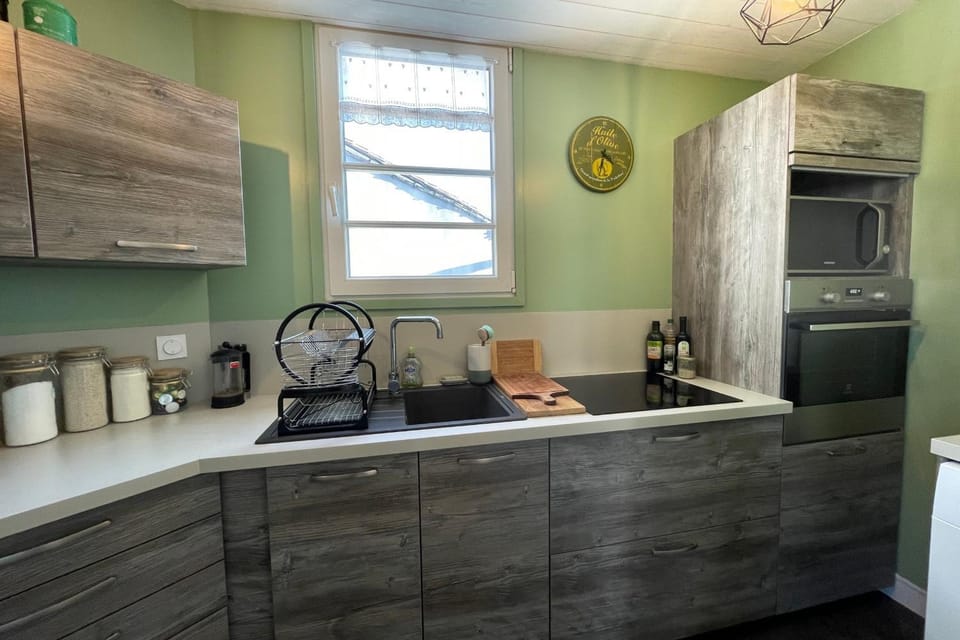 Very bright nest with terrace in the village Apartment in La Flotte