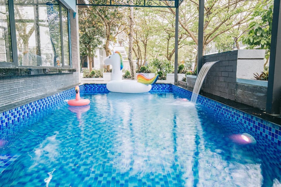 Swimming pool, Swimming pool