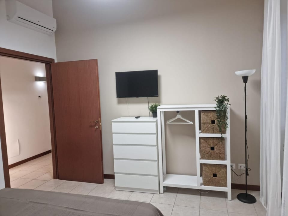 TV and multimedia, Photo of the whole room, hair dresser, wardrobe