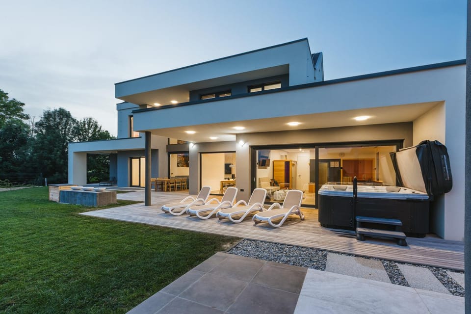 HIRUNDO- villa with saunas and hot tub Villa in Slovenia