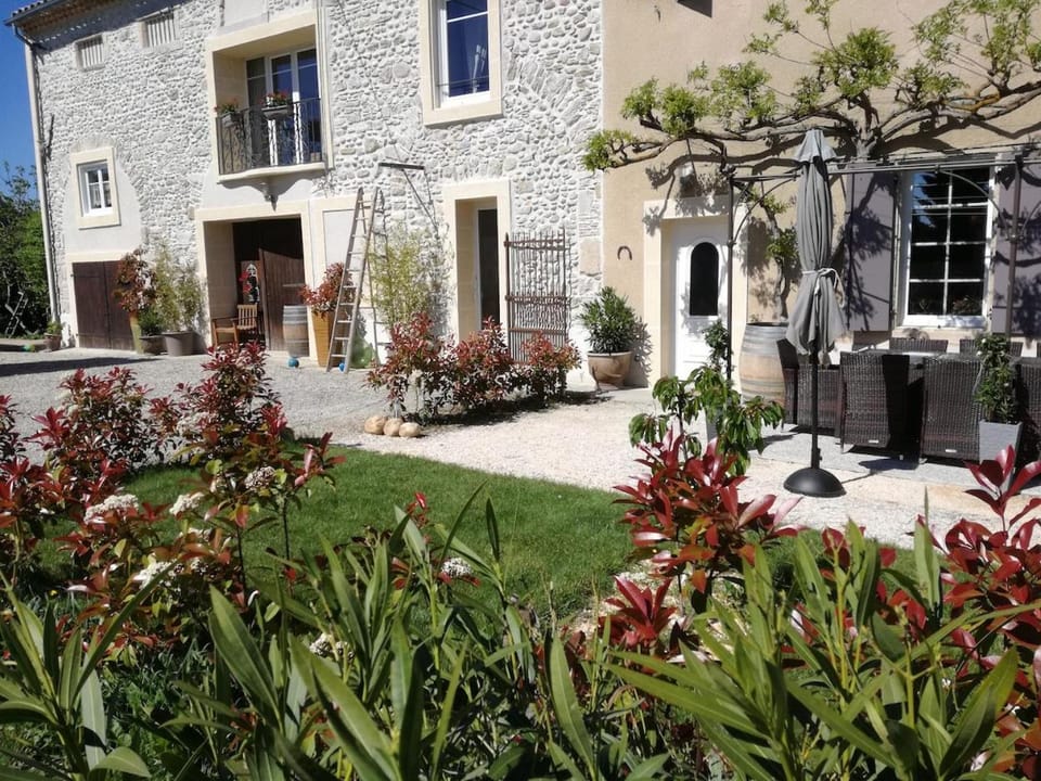 Property building, Day, Garden, Garden view
