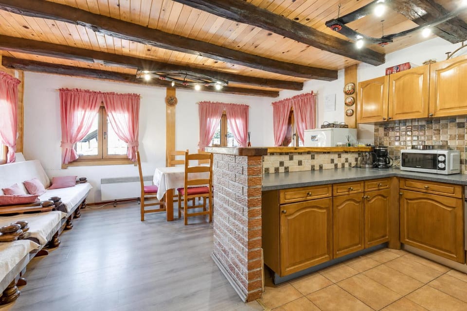 Dining area, kitchen