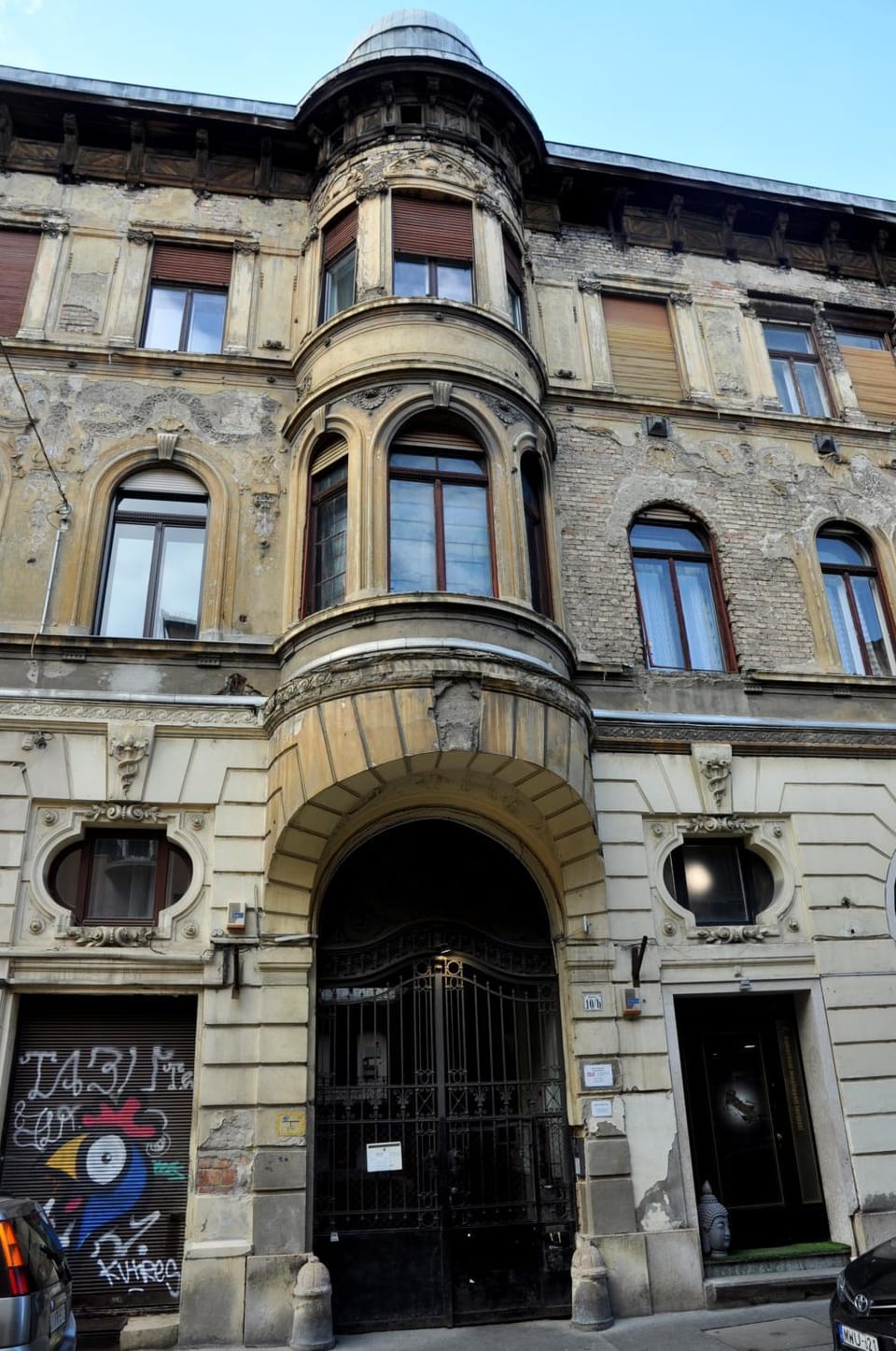 Property building, Facade/entrance