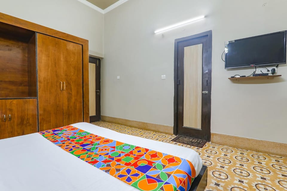 Bed, TV and multimedia, Bedroom, wardrobe