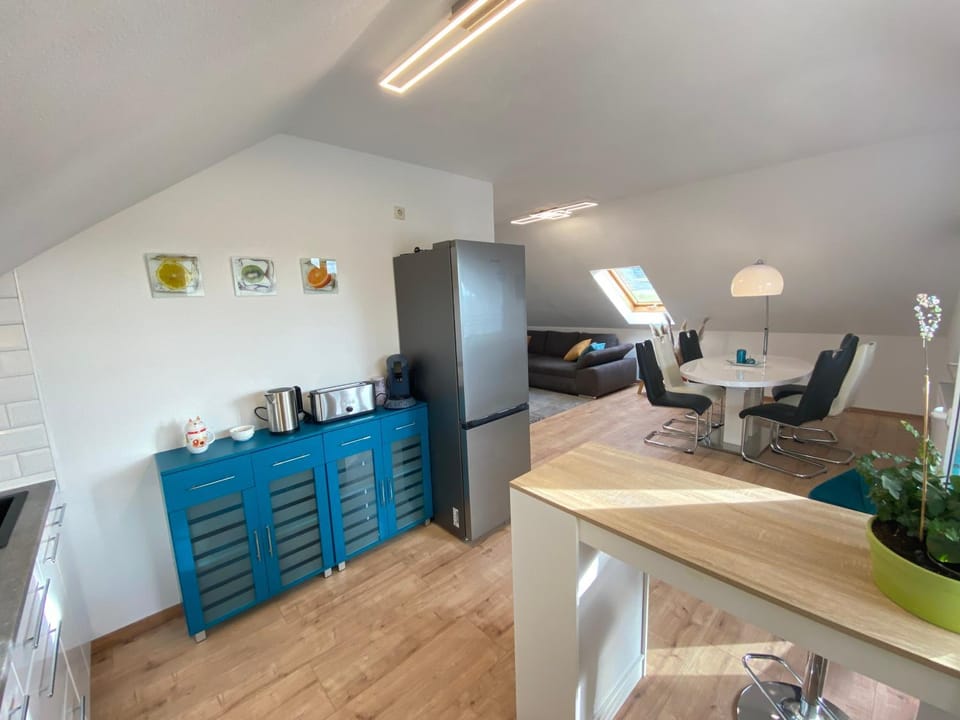 Kitchen or kitchenette, Dining area, pet friendly, stove, toaster