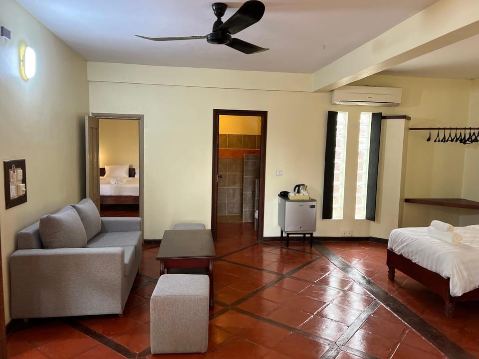 Photo of the whole room, Bedroom, fireplace, air conditioner