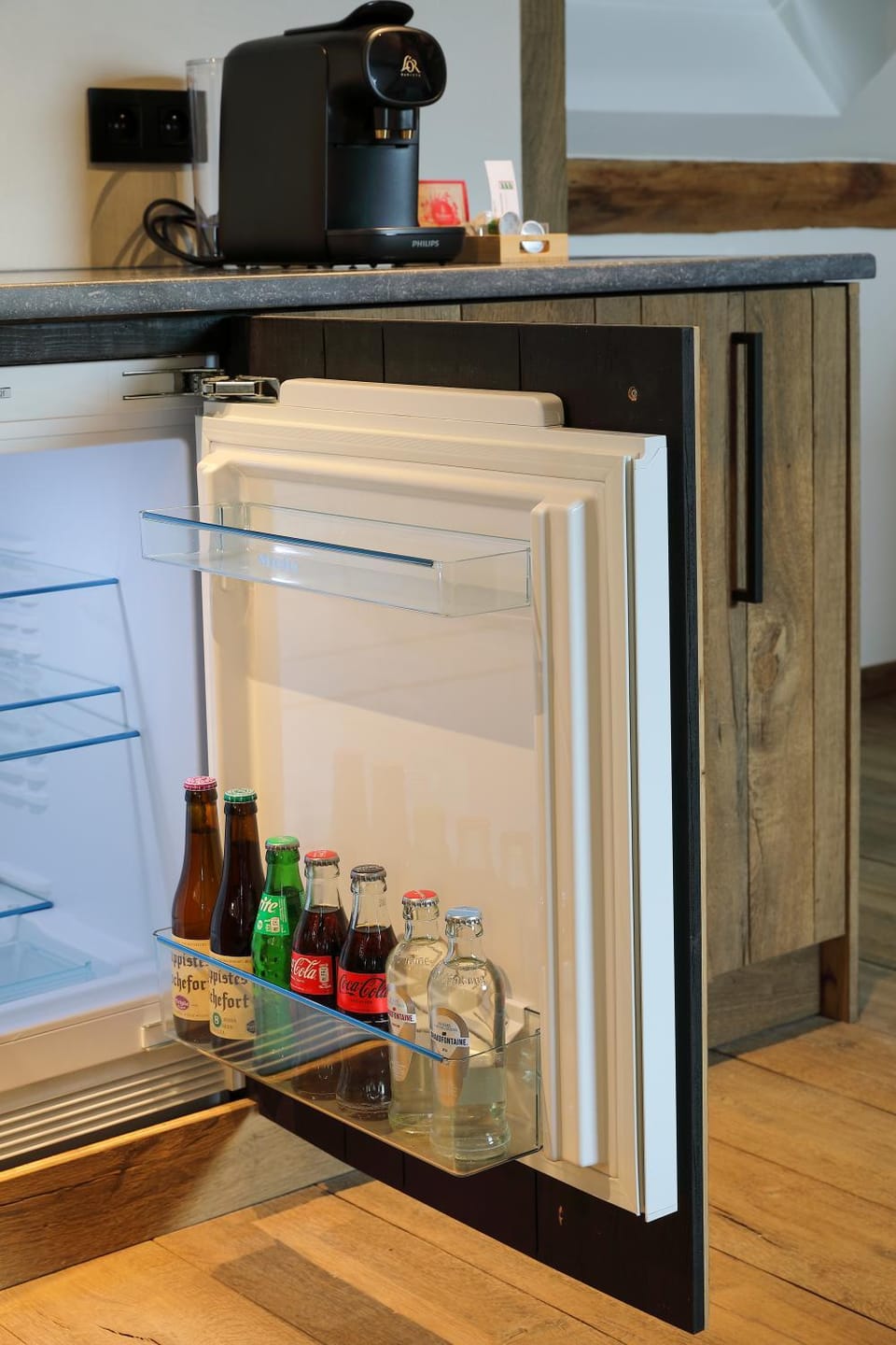 Kitchen or kitchenette, oven