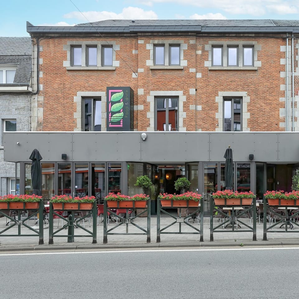 Property building, Restaurant/places to eat