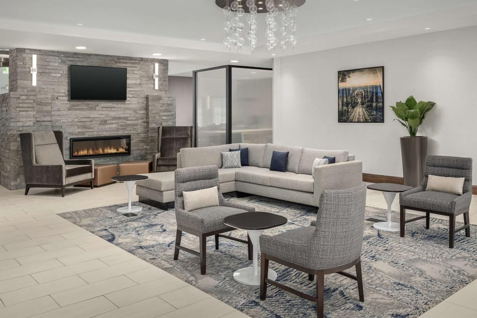 Communal lounge/ TV room, Lobby or reception
