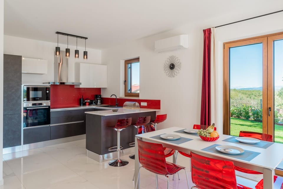 Dining area, minibar, pet friendly, stove