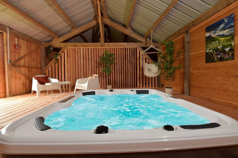 Bulle Ecureuil Luxury tent in Bourgogne-Franche-Comté