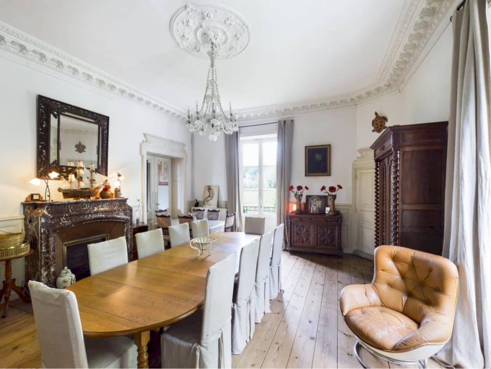Seating area, Dining area