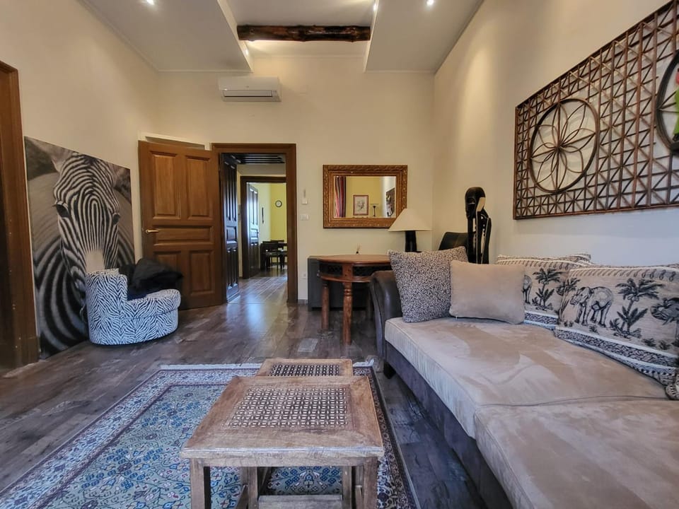 Living room, Seating area, air conditioner
