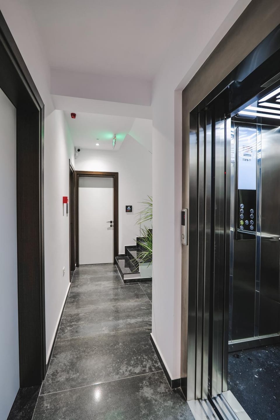 Lounge or bar, elevator