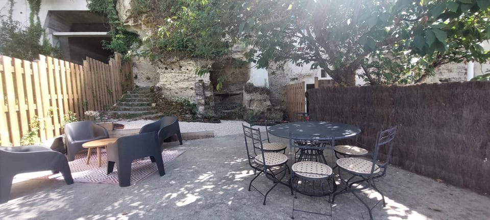 Troglo entre Caves et Châteaux House in Centre-Val de Loire