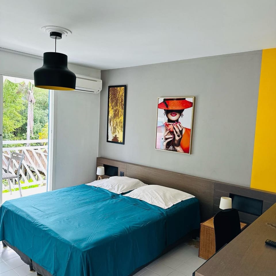 Bed, Photo of the whole room, Bedroom, air conditioner