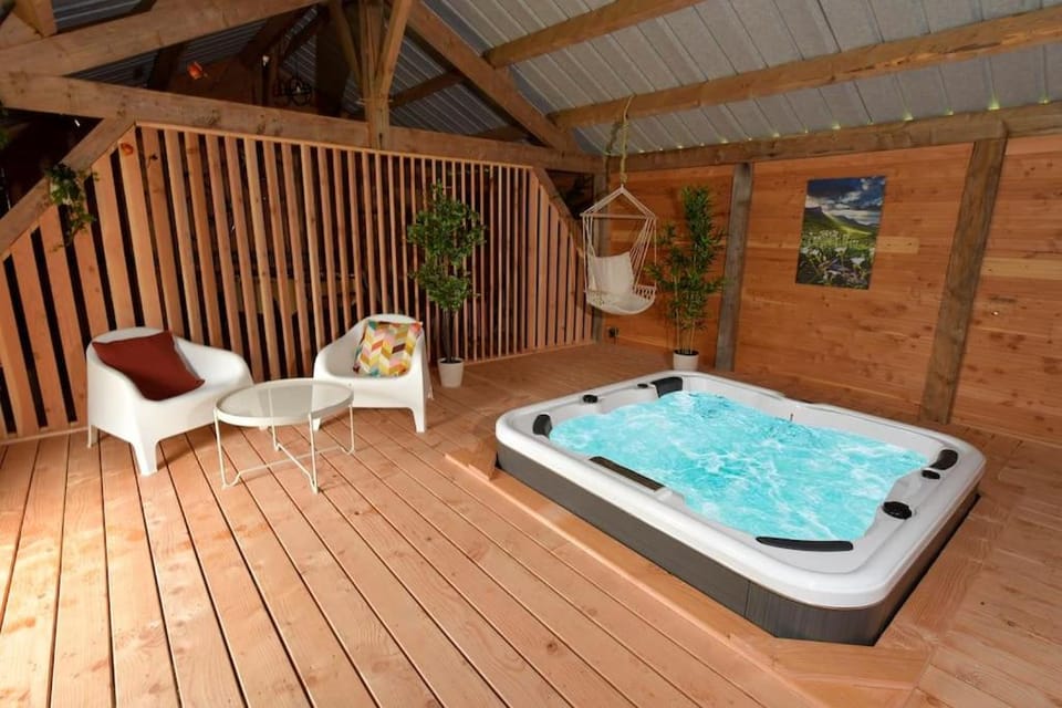 Bulle Hirondelle Luxury tent in Bourgogne-Franche-Comté