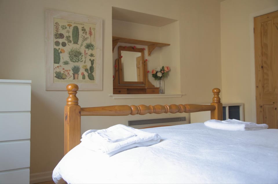 Bed, Bedroom, towels, wardrobe