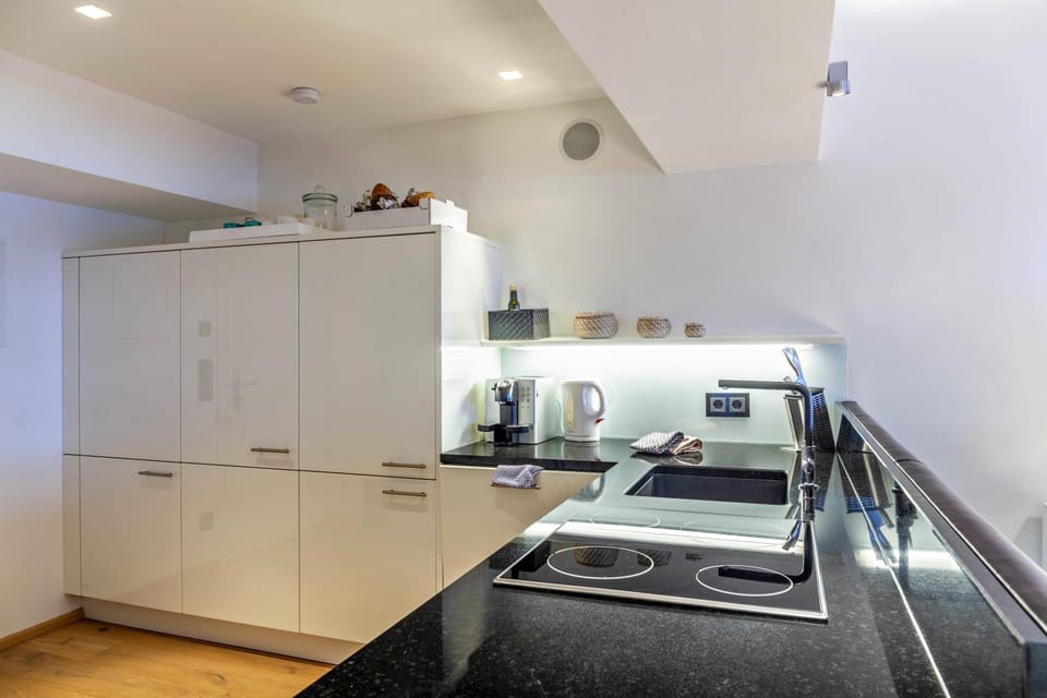 Kitchen or kitchenette, Living room