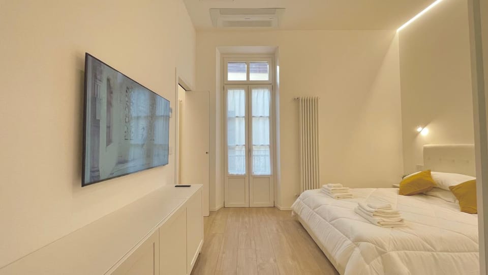 Bed, TV and multimedia, Photo of the whole room
