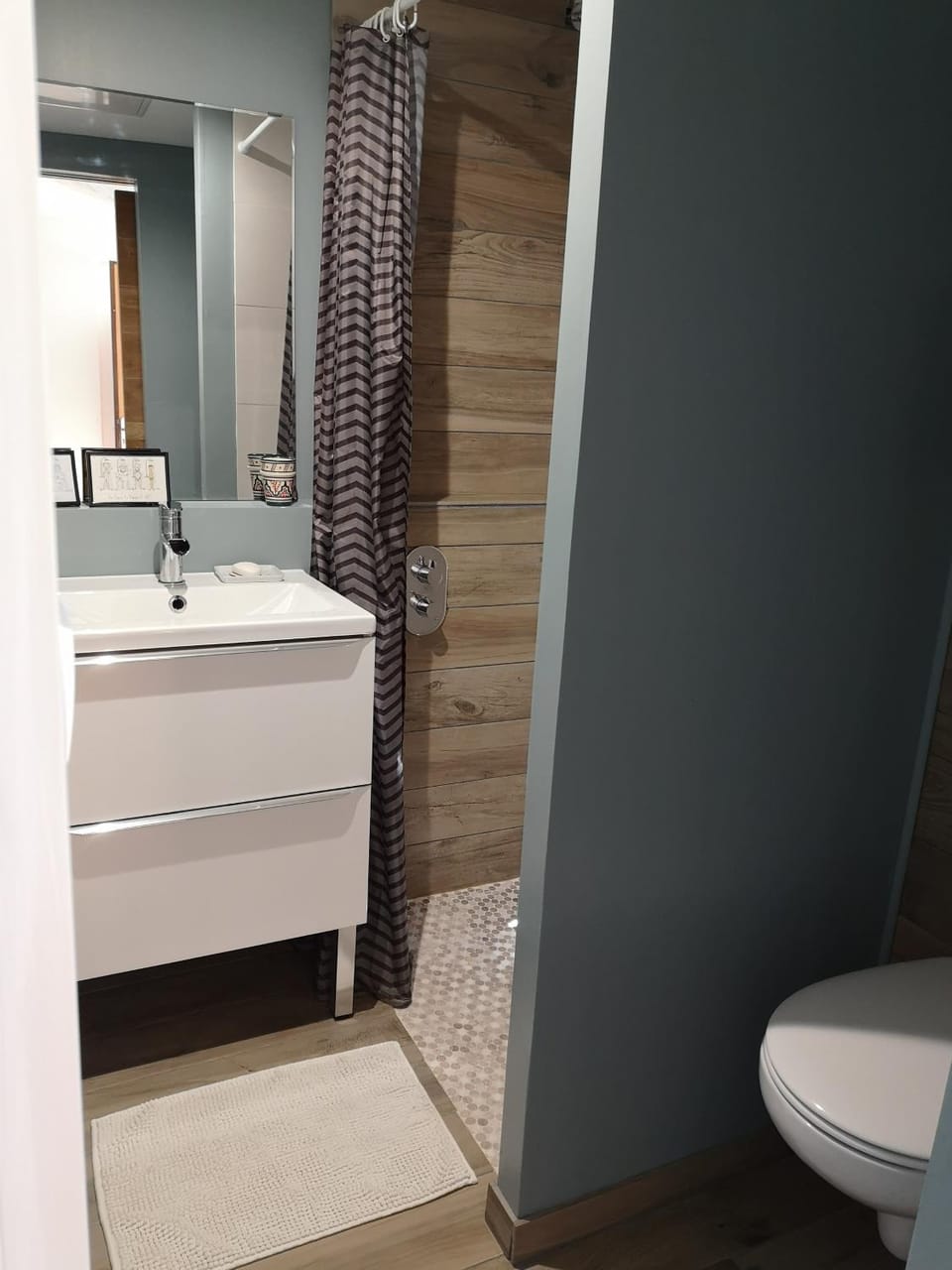Shower, Toilet, Bathroom