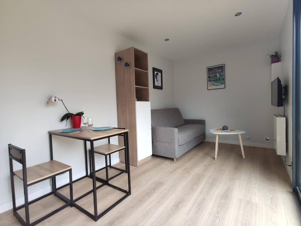 TV and multimedia, Living room, Dining area