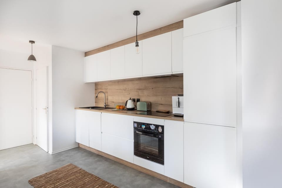 Coffee/tea facilities, Kitchen or kitchenette, dishwasher, stove, kitchen