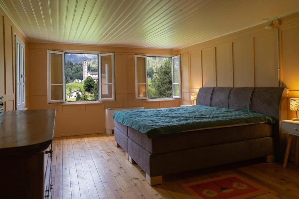 Casa Dorino - luogo idilliaco, ideale per famiglie, terrazza ed ampio giardino, vista montagne, sauna privata Chalet in Canton of Ticino