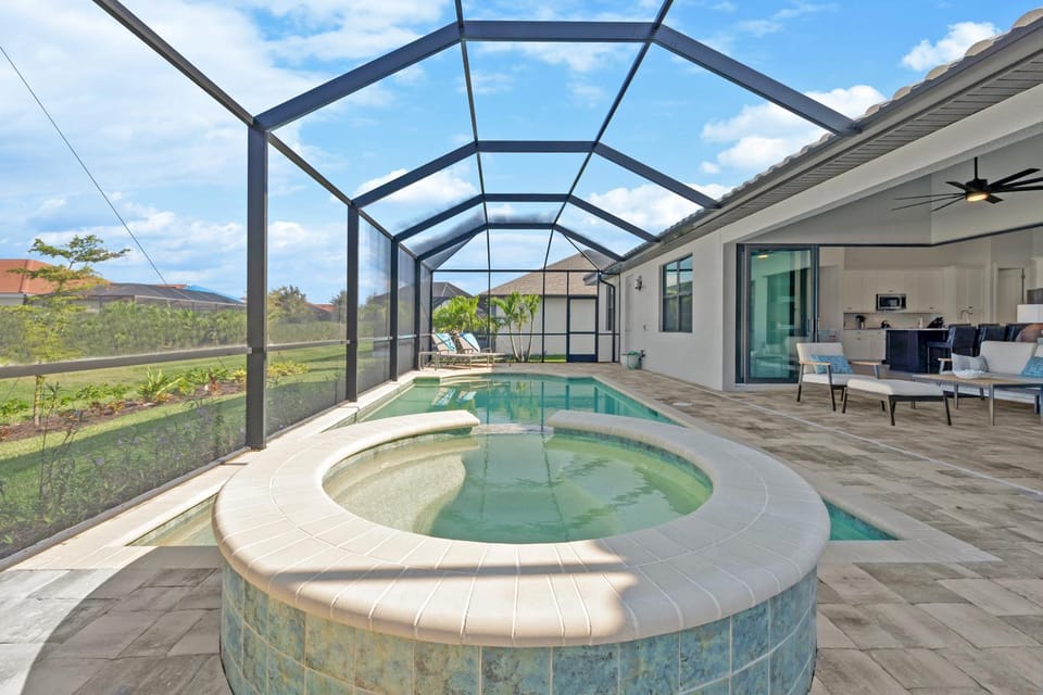 Hot Tub, Hot Tub, Pool view, Swimming pool
