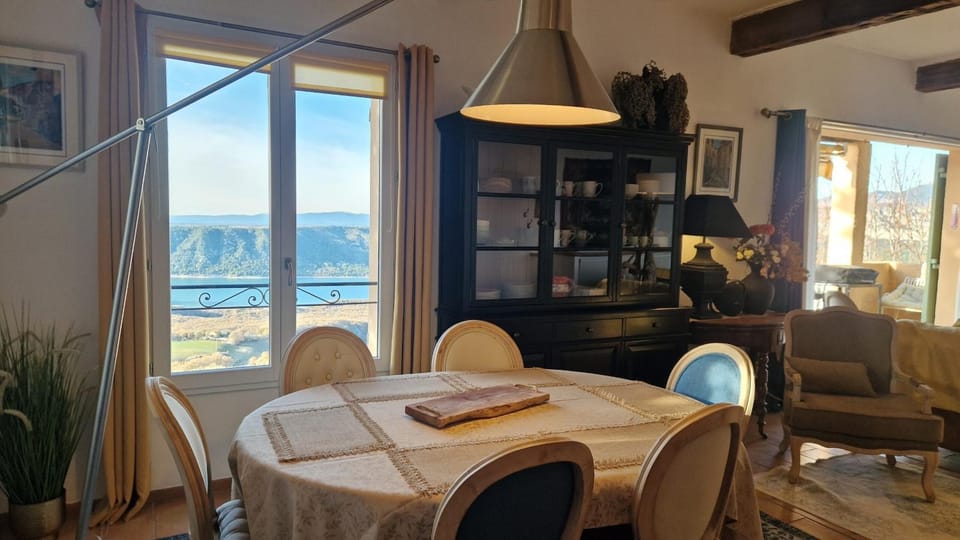 Dining area, Lake view