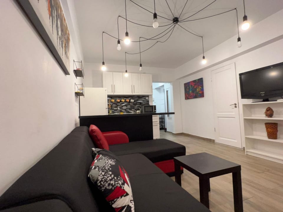 TV and multimedia, Living room, Evening entertainment