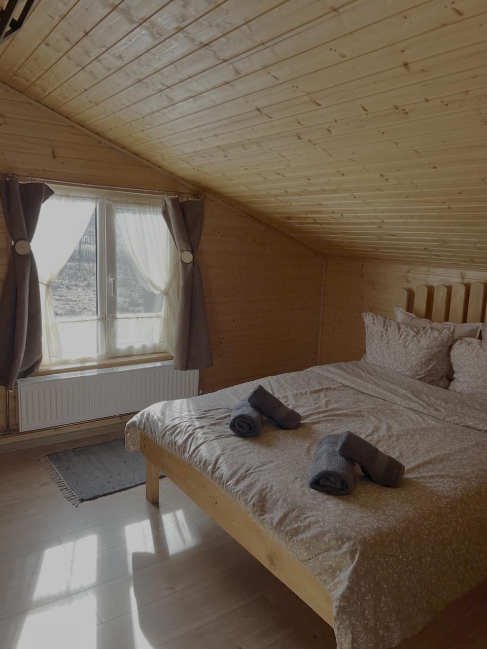 Bed, Photo of the whole room, Bedroom, towels