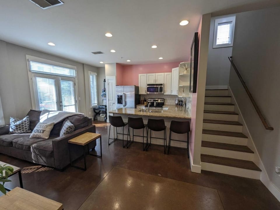 Kitchen or kitchenette, Living room