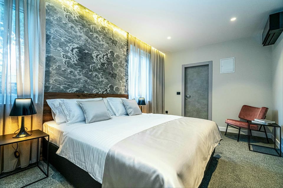 Bed, Living room, Seating area, Bedroom