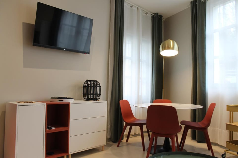 TV and multimedia, Living room, Dining area, hair dresser