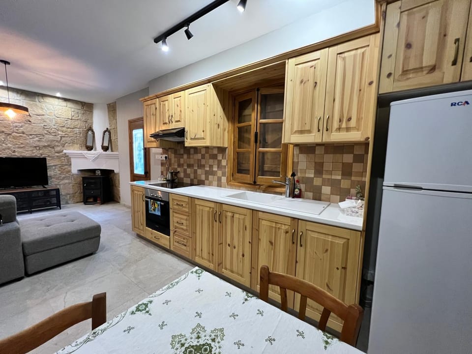 Kitchen or kitchenette, Dining area, pet friendly