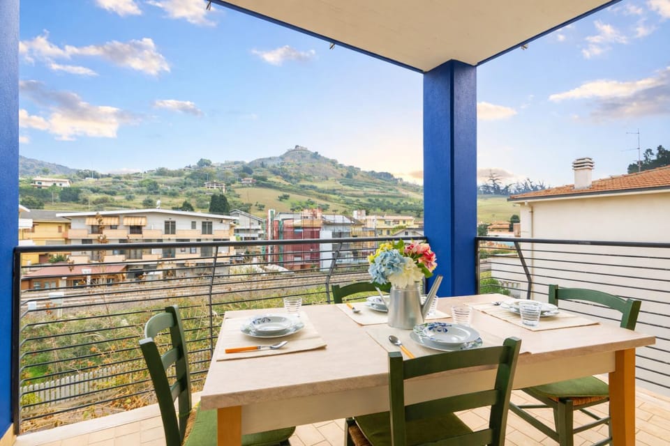 View (from property/room), Balcony/Terrace, Dining area
