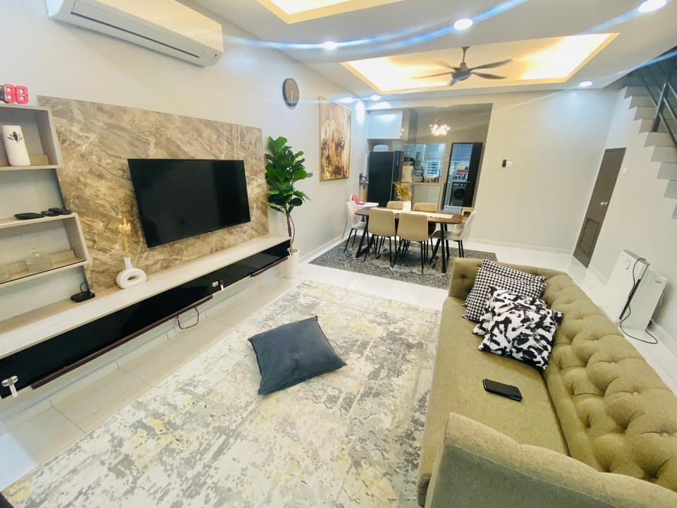 TV and multimedia, Living room, Evening entertainment