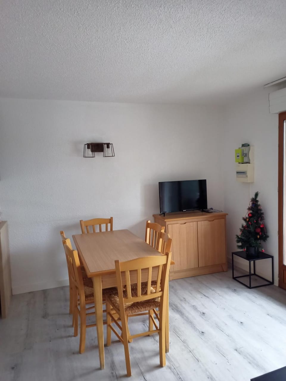 TV and multimedia, Dining area