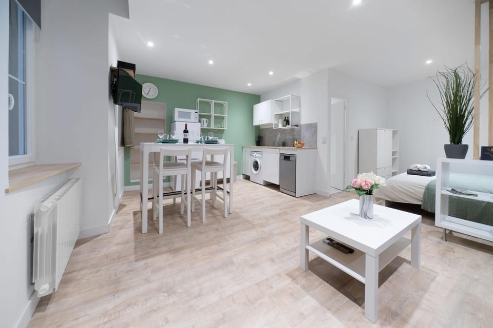 Kitchen or kitchenette, Seating area, Dining area, dishwasher, stove, toaster