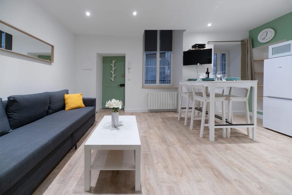Communal lounge/ TV room, Living room